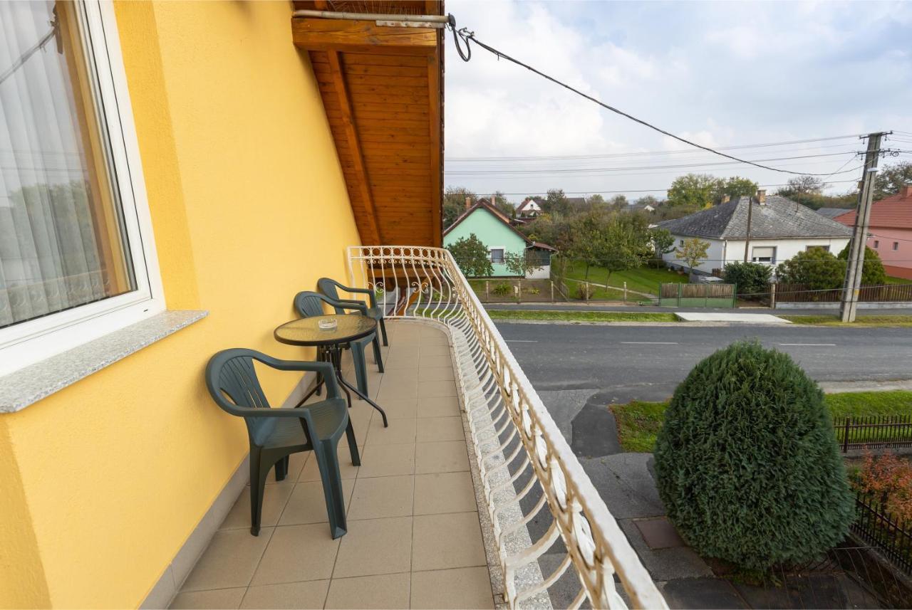Hotel Betli Panzio à Zalaegerszeg Extérieur photo