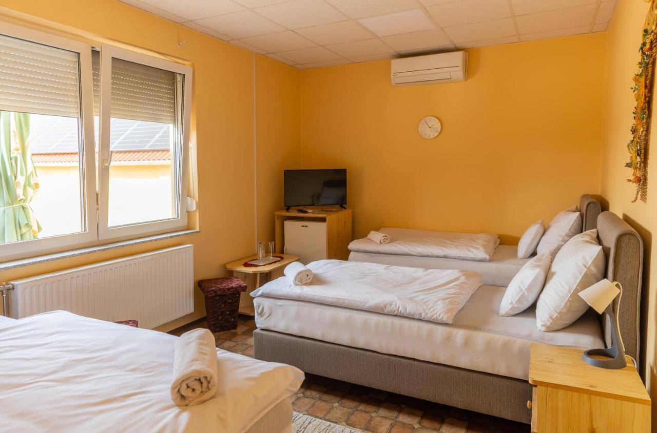 Hotel Betli Panzio à Zalaegerszeg Extérieur photo