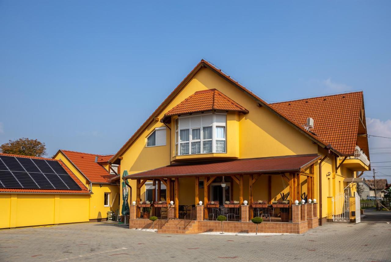 Hotel Betli Panzio à Zalaegerszeg Extérieur photo