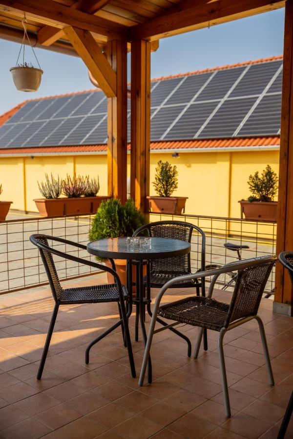 Hotel Betli Panzio à Zalaegerszeg Extérieur photo