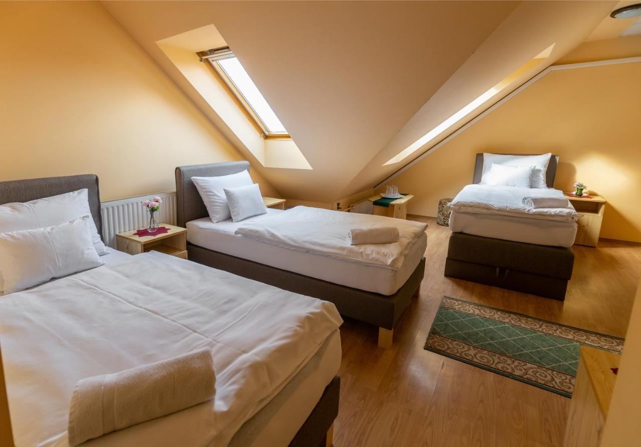 Hotel Betli Panzio à Zalaegerszeg Extérieur photo