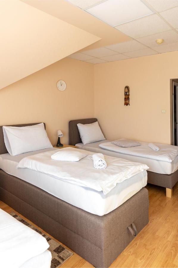 Hotel Betli Panzio à Zalaegerszeg Extérieur photo